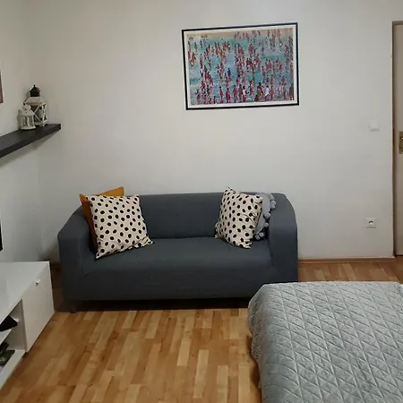 Great Apartment For 5 Near City Center
