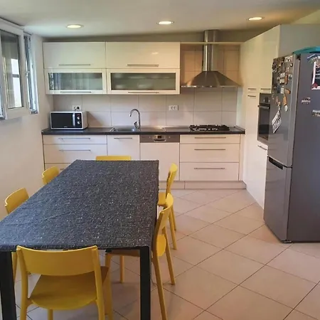 Great For 5 Near Center דירה *