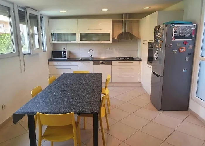 Great For 5 Near Center דירה *