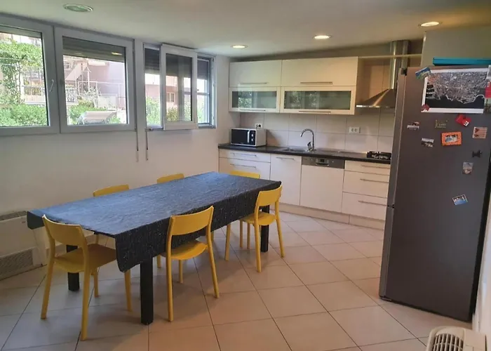 Great For 5 Near Center דירה ספליט