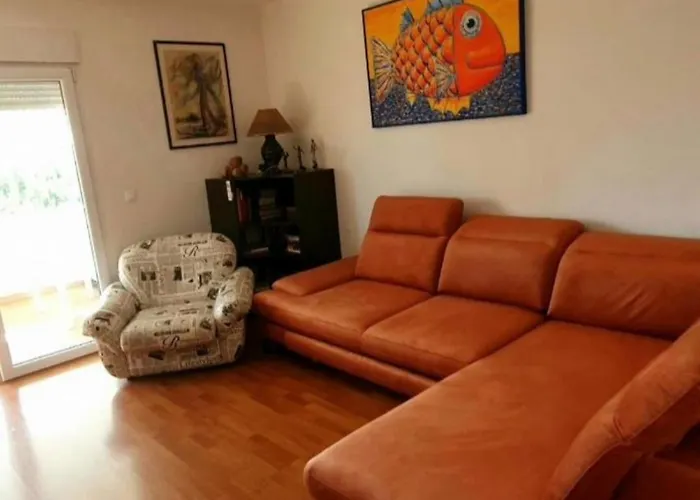 Great For 5 Near Center ספליט